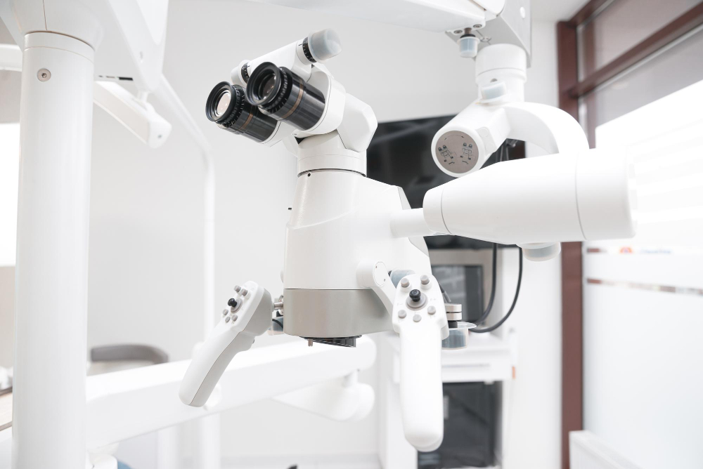 close-up-photo-some-white-dentistry-equipment-with-binoculars-shot-clean-clinic.jpg